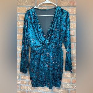Leopard print Velvet Dress, Never worn, great condition, size Large